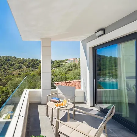 Argemonia Villa *